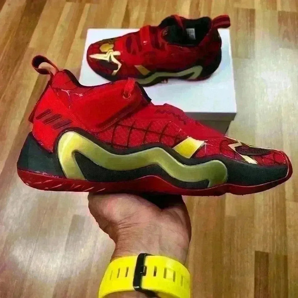 💰HUGE CLEARANCE SALE 💰 Adidas D.O.N. Issue 3 Junior Spider-Man Basketball Shoe - Picture 3 of 8